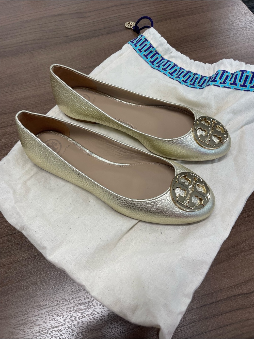 NWOB Tory Burch Metallic Gold Claire Ballet Flats size 7 with Dust Bag - Picture 6 of 7